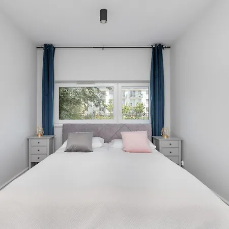 Exceptional With Charming Garden And Parking By Renters