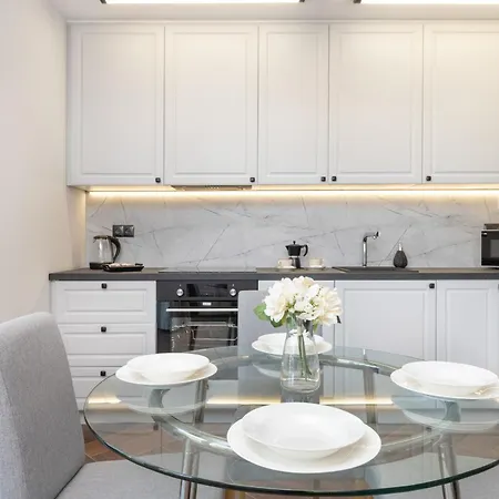 Exceptional With Charming Garden And Parking By Renters