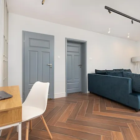 Exceptional With Charming Garden And Parking By Renters Appartement