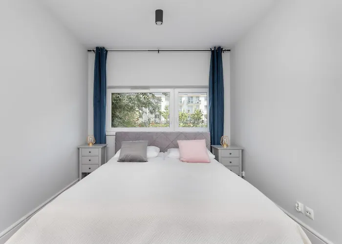 Exceptional With Charming Garden And Parking By Renters