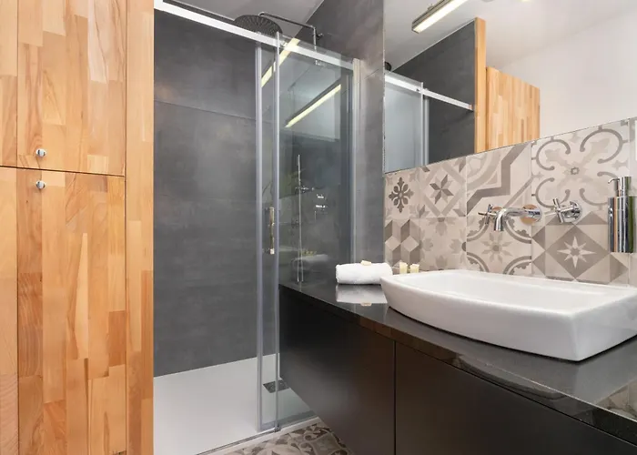 דירה Exceptional With Charming Garden And Parking By Renters *