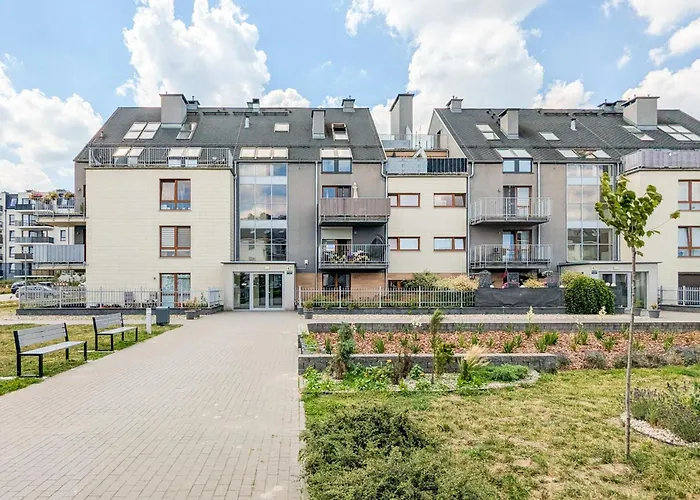 Exceptional With Charming Garden And Parking By Renters דירה *